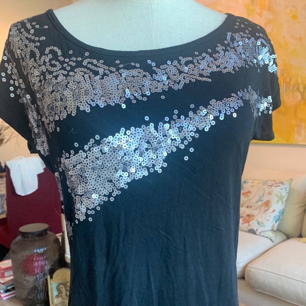 Black teewith sequins size small - Miroa